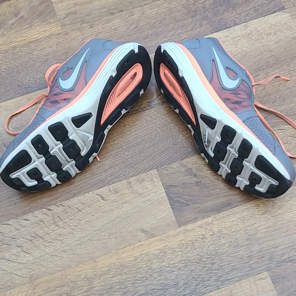 Sneakers - Picture 2 of 4